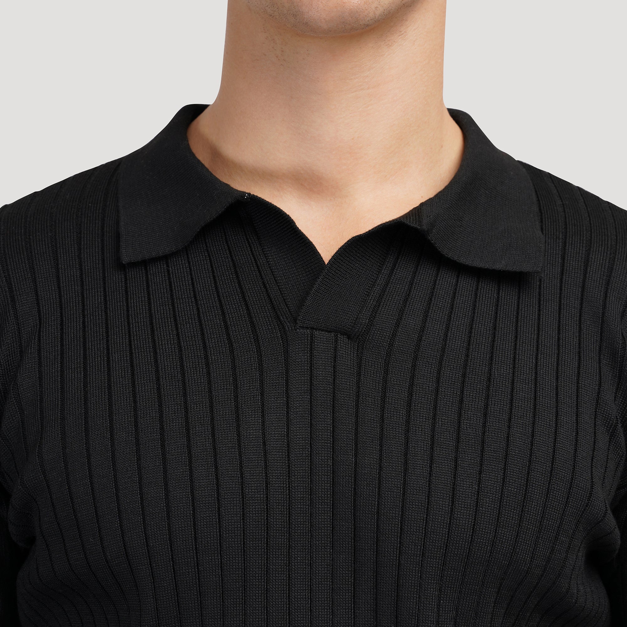 CLASSIC V-NECK POLO