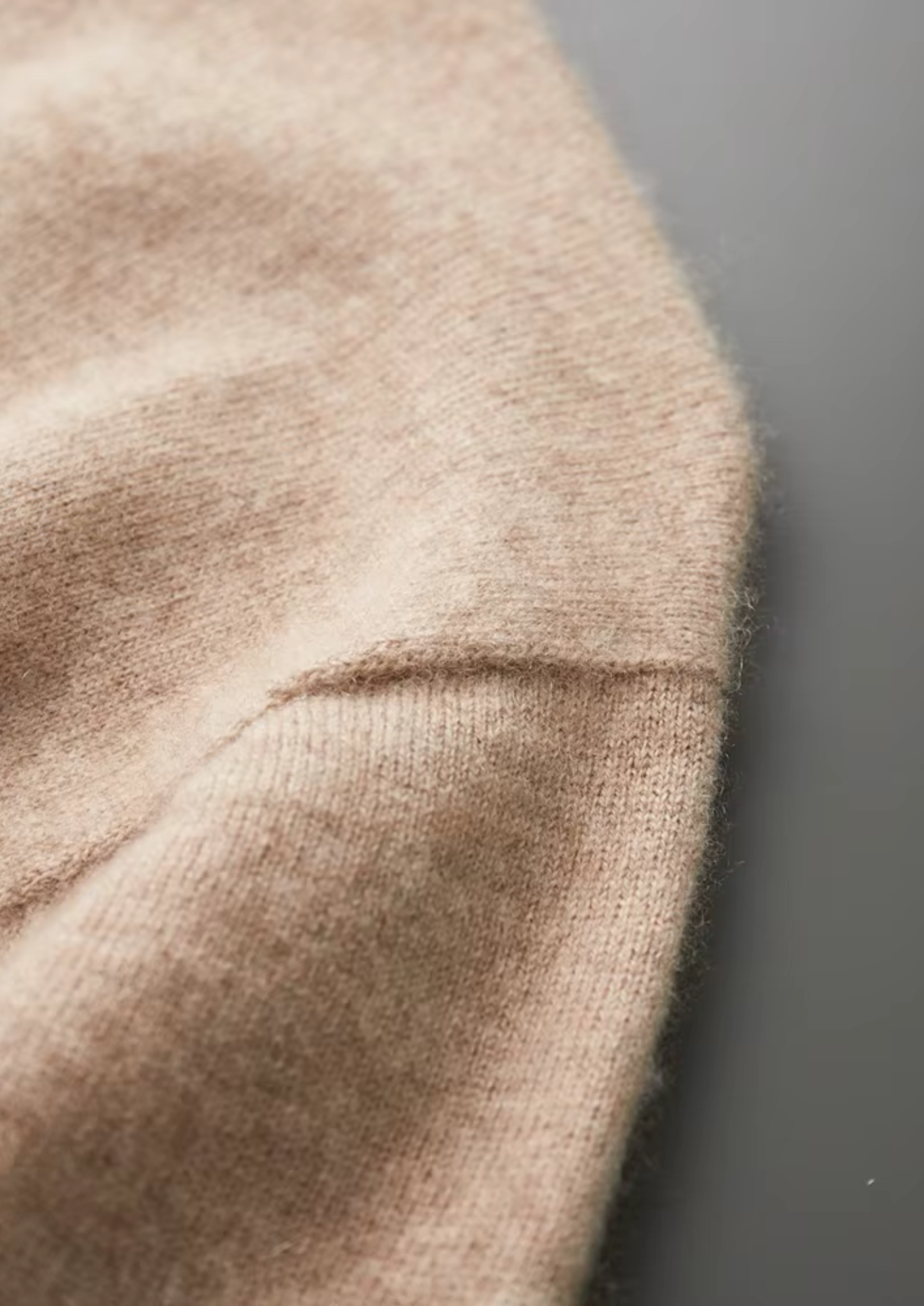 100% CASHMERE MOCK NECK T-SHIRT